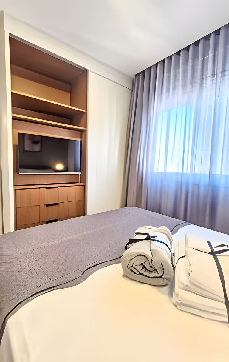 Apto 2/4 com Wi-Fi, TV, piscina e garagem | 1402