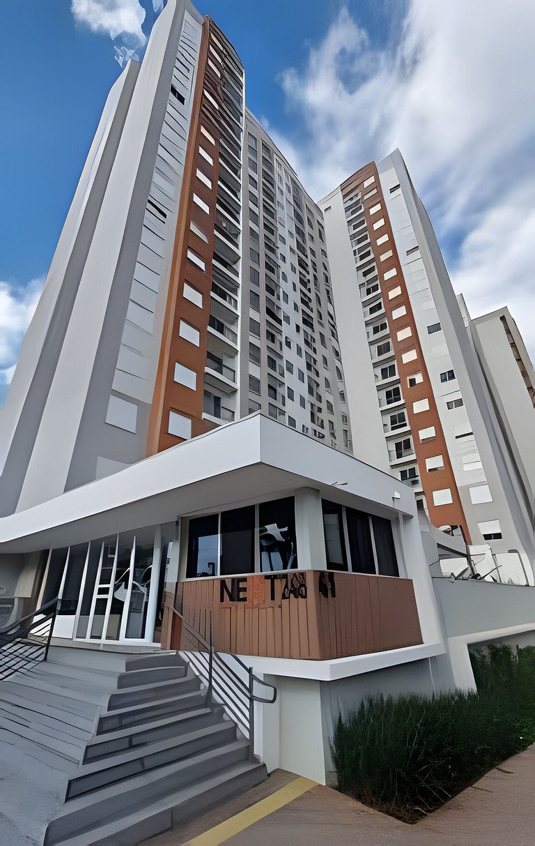 Apto 2/4 com Wi-Fi, TV, piscina e garagem | 1402