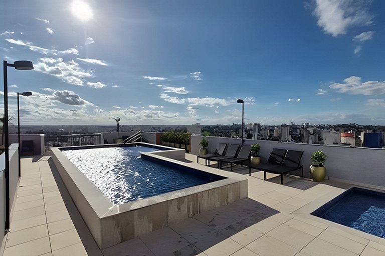 Apto 2/4 com Wi-Fi, TV, piscina e garagem | 1402