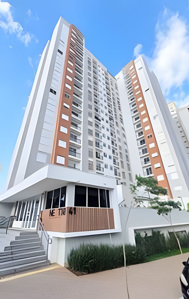 Apto 2/4 com Wi-Fi, TV, piscina e garagem | 1402