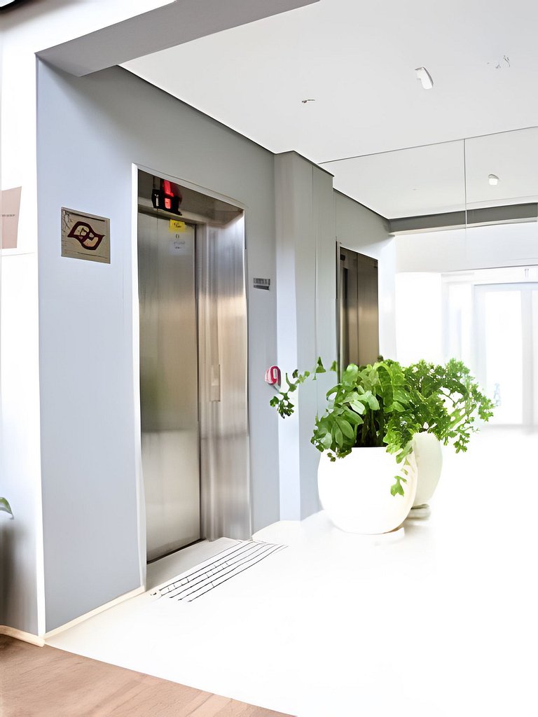 Apto 1/4 com Wi-Fi, TV, piscina e garagem | 407